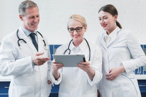 Spolupráce lékařů a farmaceutů je klíčová pro bezpečnou léčbu pacientů